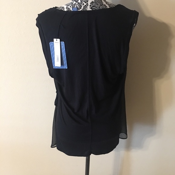 Beautiful Vera Wang Top - Picture 2 of 4